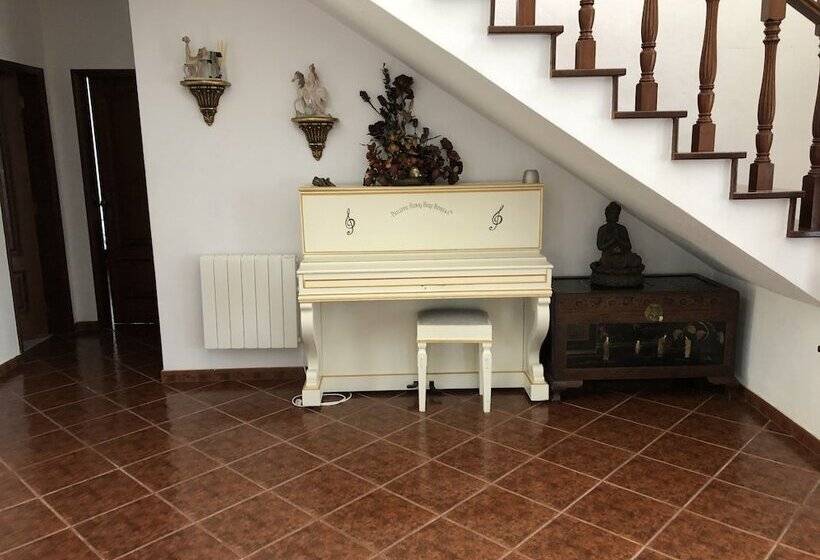 Aroeira’s Paradise Villa With Pool