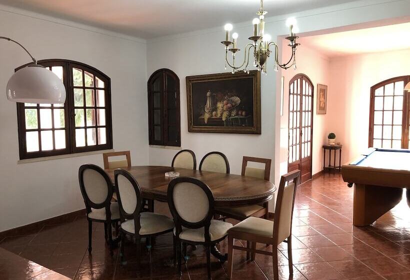 Aroeira’s Paradise Villa With Pool