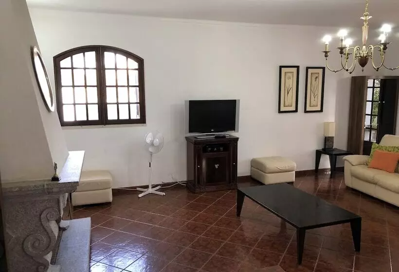 Aroeira’s Paradise Villa With Pool