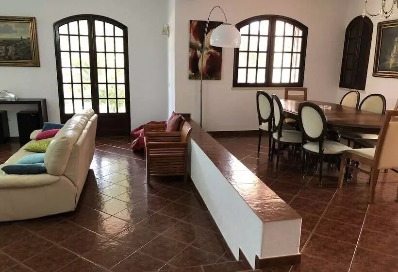Aroeira’s Paradise Villa With Pool