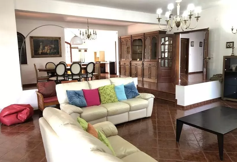 Aroeira’s Paradise Villa With Pool