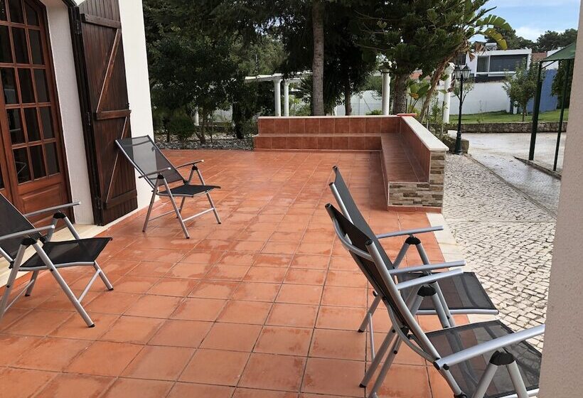 Aroeira’s Paradise Villa With Pool