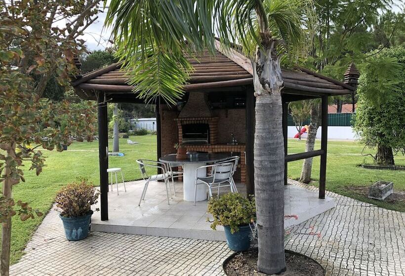 Aroeira’s Paradise Villa With Pool