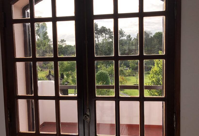 Aroeira’s Paradise Villa With Pool