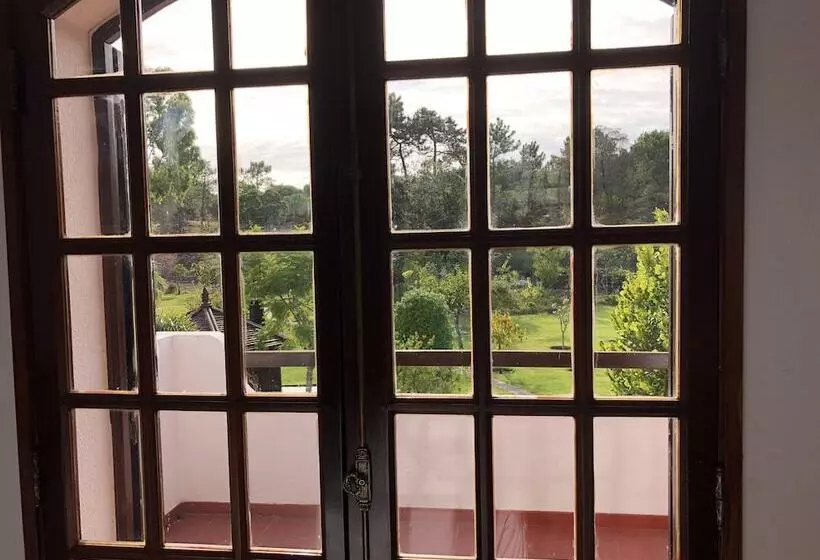 Aroeira’s Paradise Villa With Pool