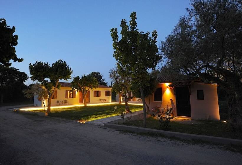 בית מלון כפרי Castle View Bungalows