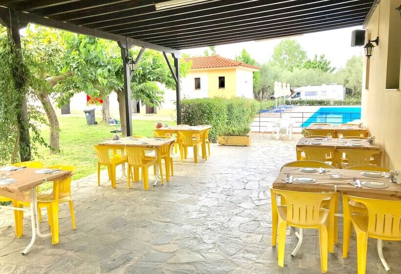 בית מלון כפרי Castle View Bungalows