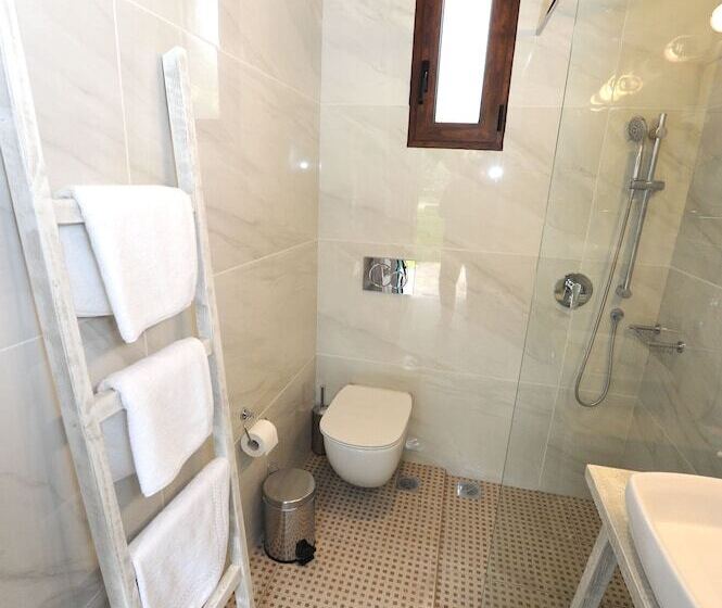 בית מלון כפרי Castle View Bungalows