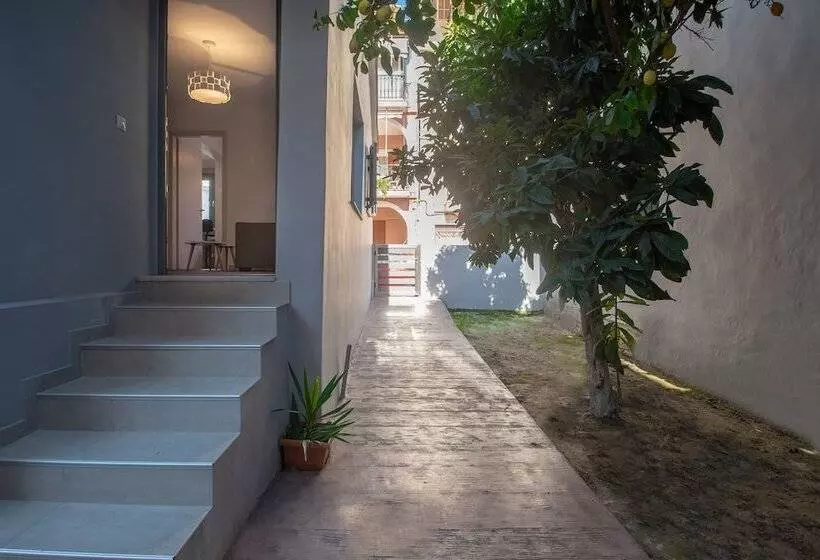 Ithaka Deluxe Home