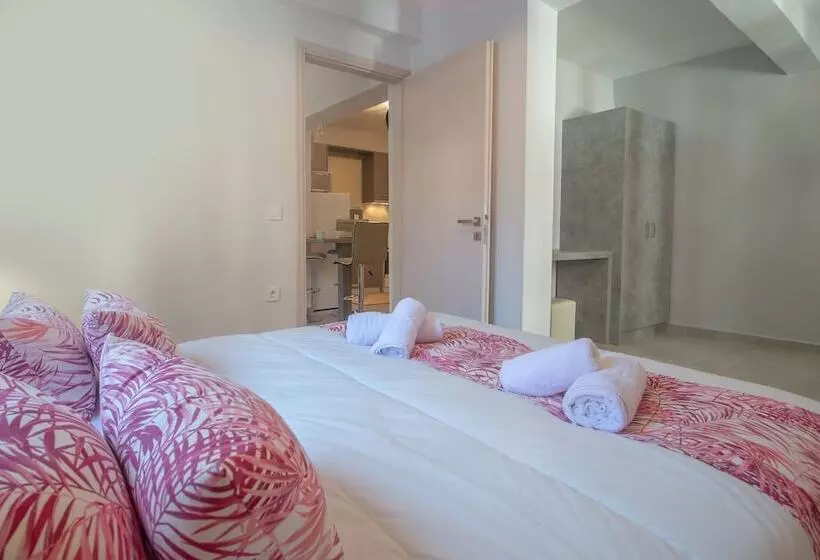 Ithaka Deluxe Home