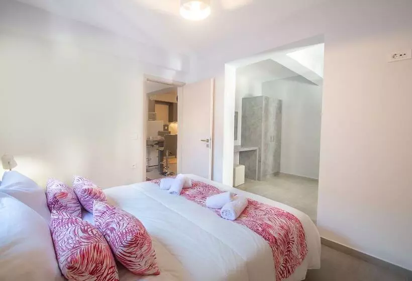 Ithaka Deluxe Home