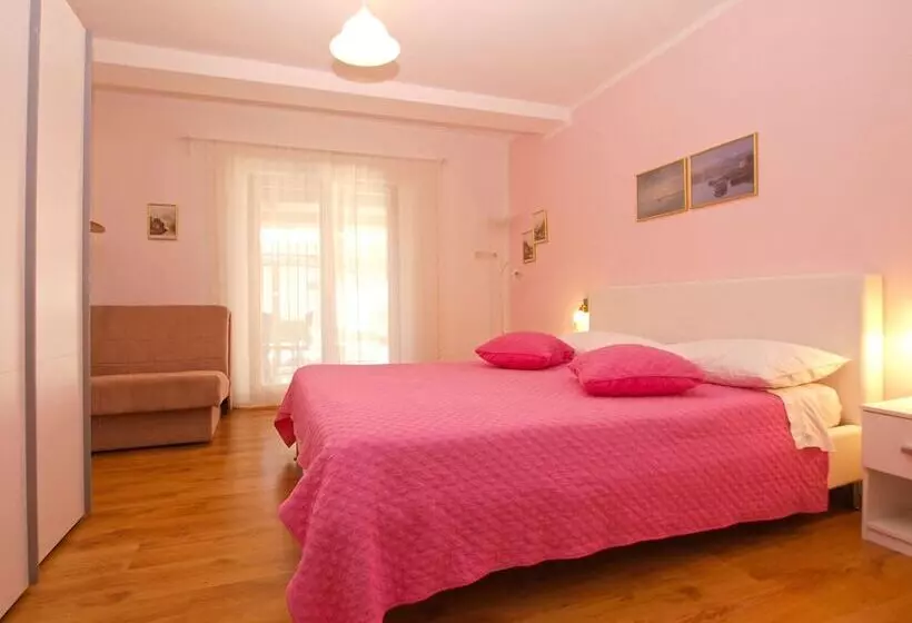 Apartment 959