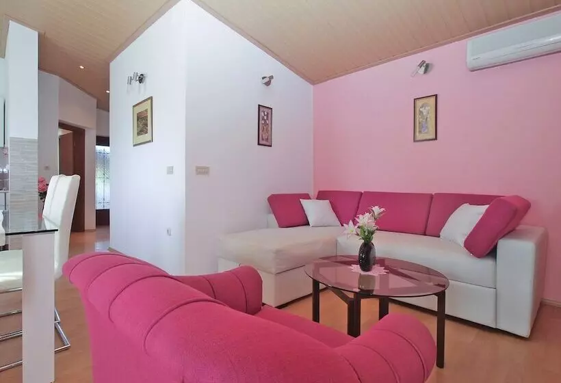 Apartment 959