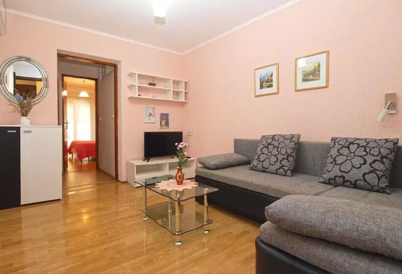 Apartment 959