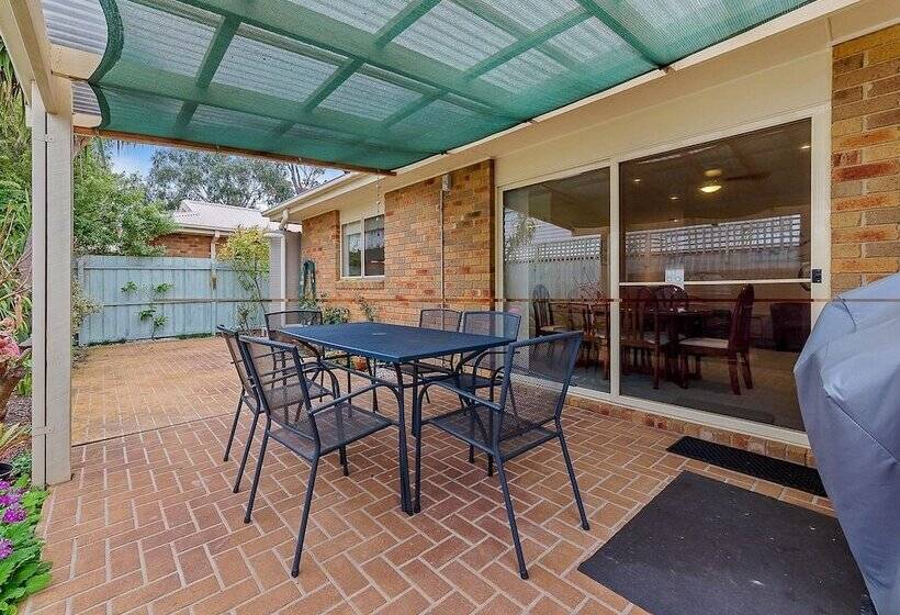 Cosy Unit At 2 3 Wyndham In Cowes