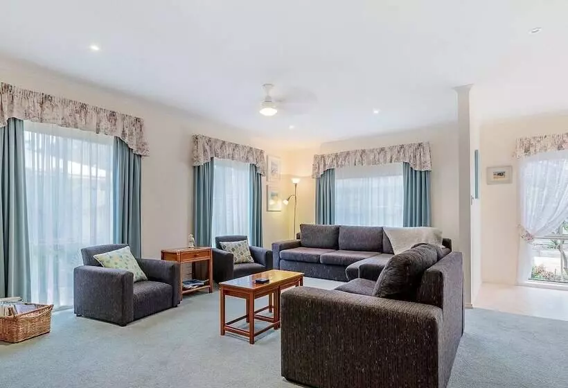 Cosy Unit At 2 3 Wyndham In Cowes