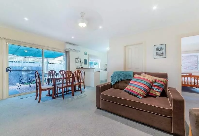 Cosy Unit At 2 3 Wyndham In Cowes