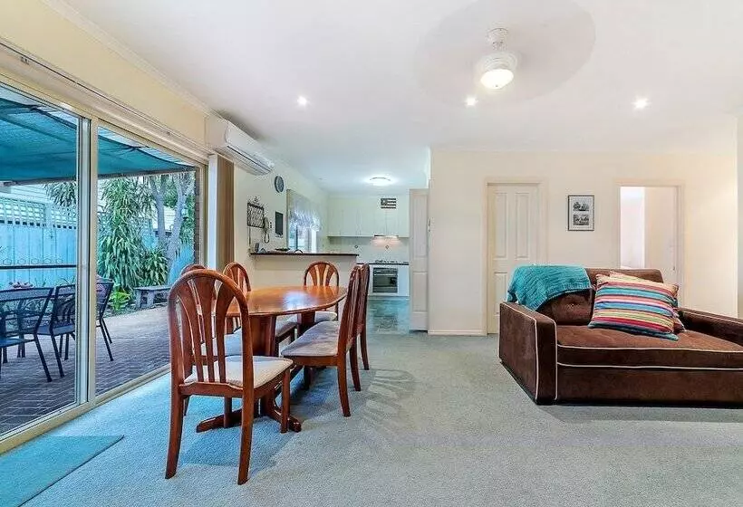 Cosy Unit At 2 3 Wyndham In Cowes