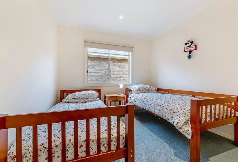 Cosy Unit At 2 3 Wyndham In Cowes