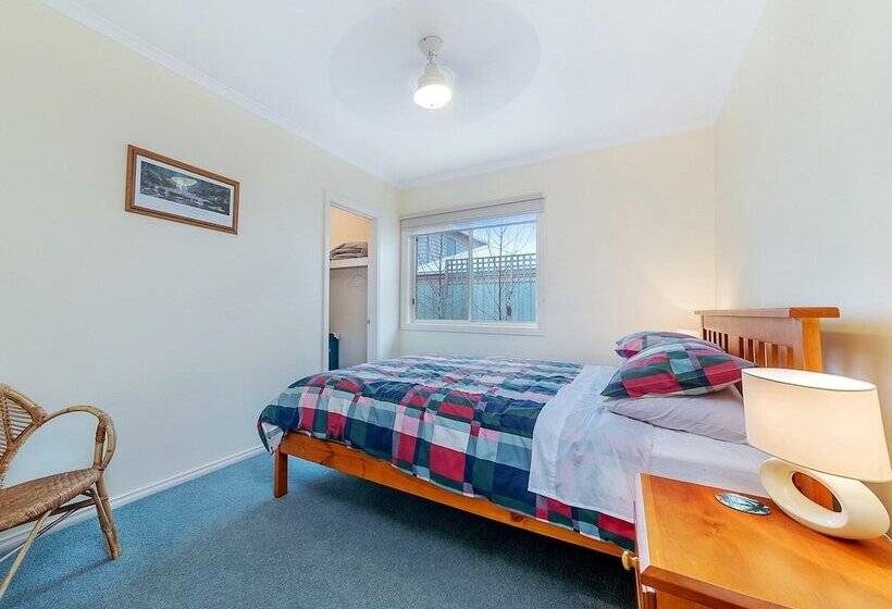 Cosy Unit At 2 3 Wyndham In Cowes