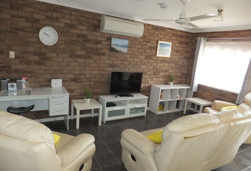 Ocean Beach Chalet 18