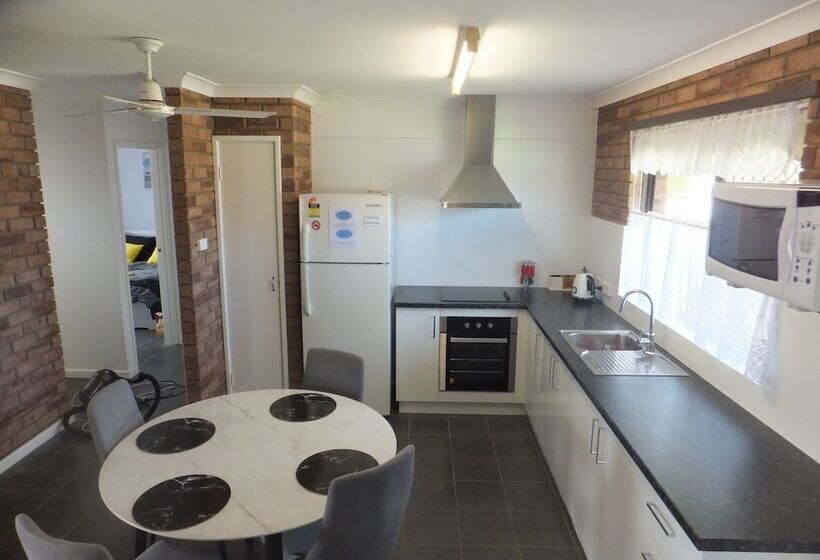 Ocean Beach Chalet 18