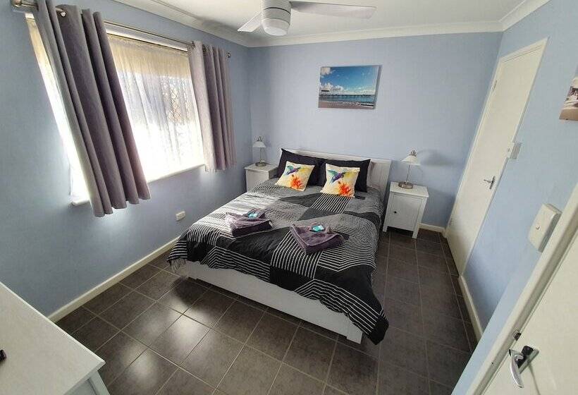 Ocean Beach Chalet 18