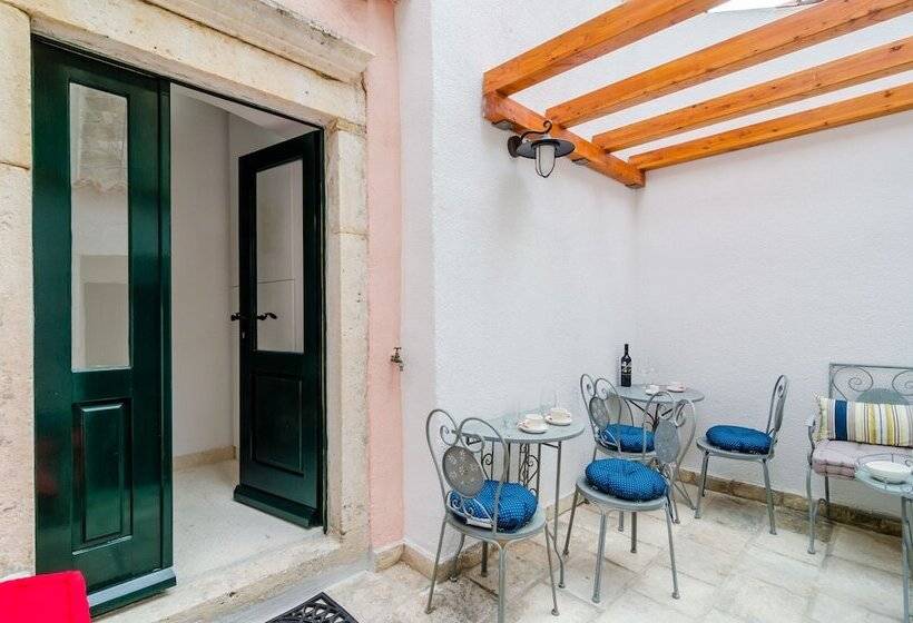 פנסיון Cinema View House