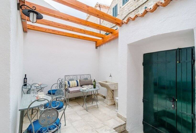 פנסיון Cinema View House