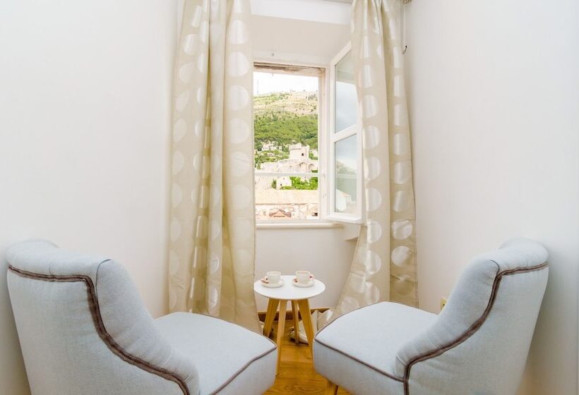 פנסיון Cinema View House