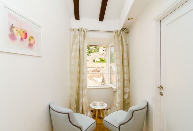 פנסיון Cinema View House