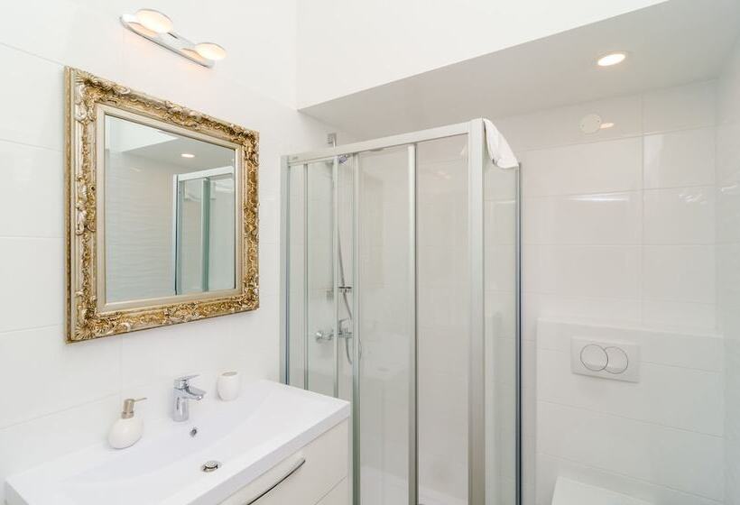 פנסיון Cinema View House