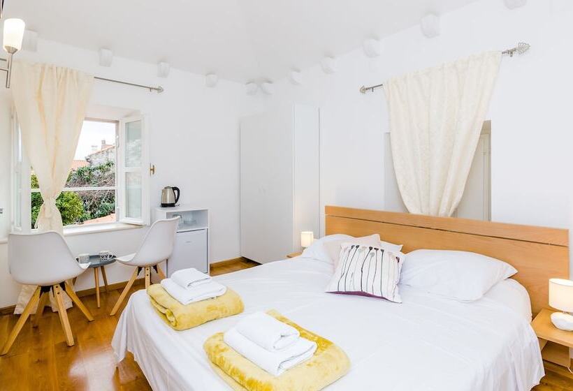 פנסיון Cinema View House