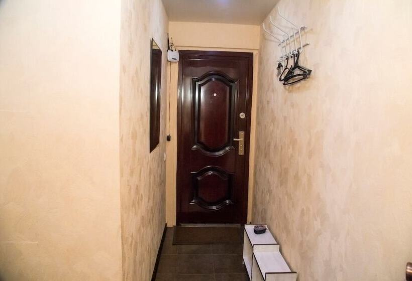 Apartment On Metallurgov 41