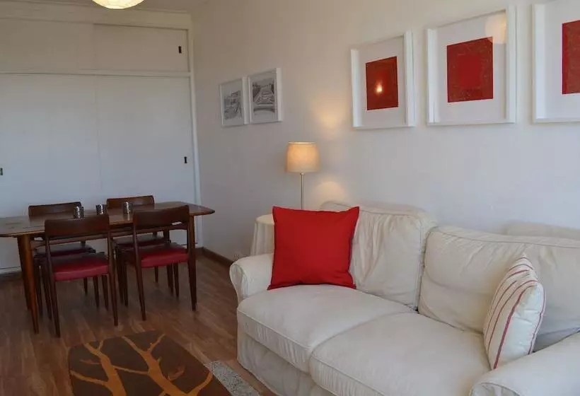 Cozy Apartment In Estoril