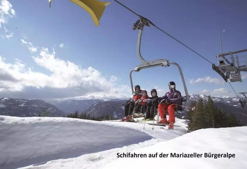 ホテル Zum Kirchenwirt Mariazell