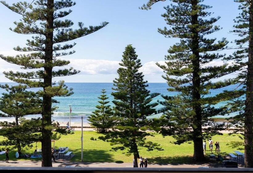 Manly Beachfront Apartment