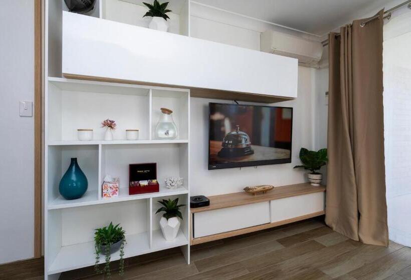 Manly Beachfront Apartment