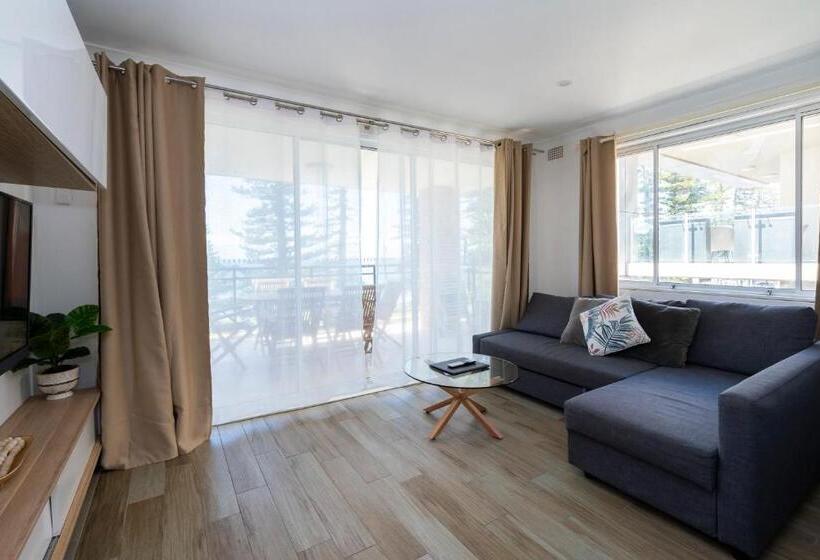 Manly Beachfront Apartment
