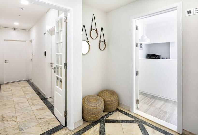 پانسیون Jr Studios & Suites I Rius I