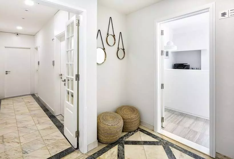 پانسیون Jr Studios & Suites I Rius I