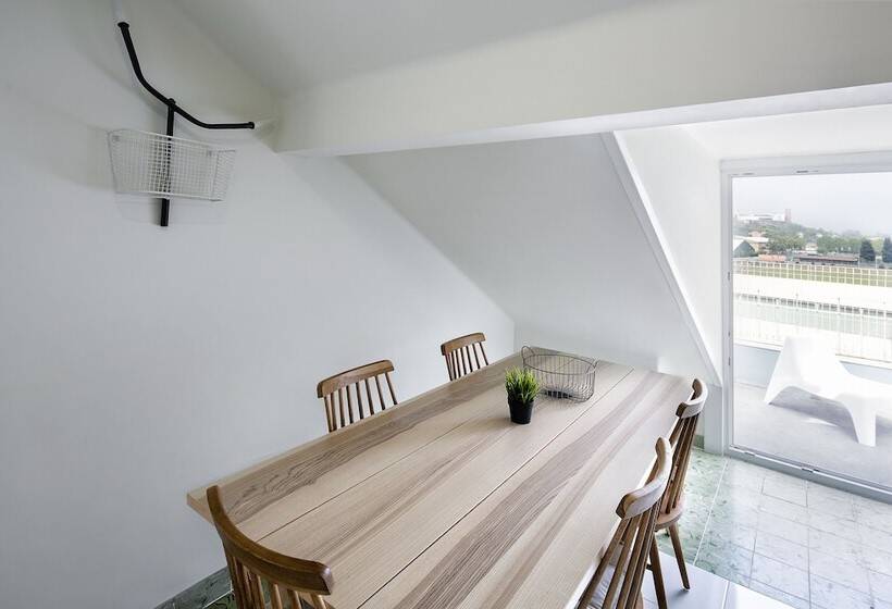 پانسیون Jr Studios & Suites I Rius I