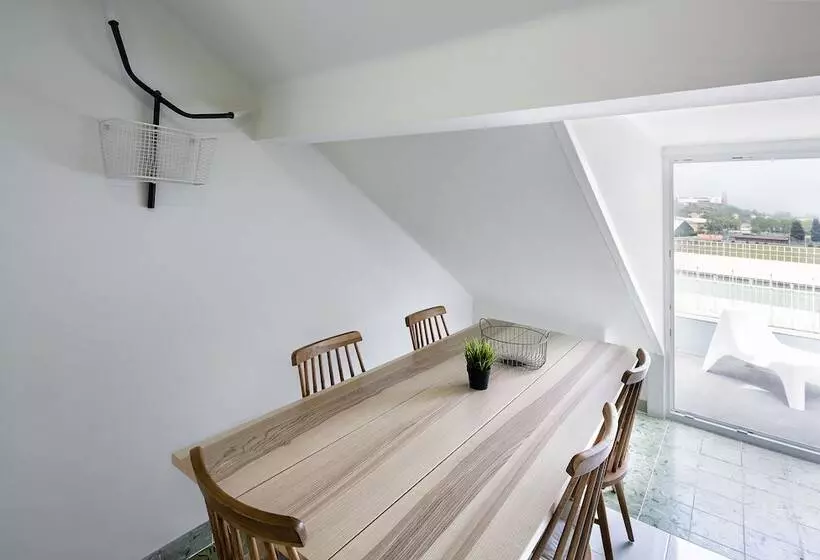 پانسیون Jr Studios & Suites I Rius I