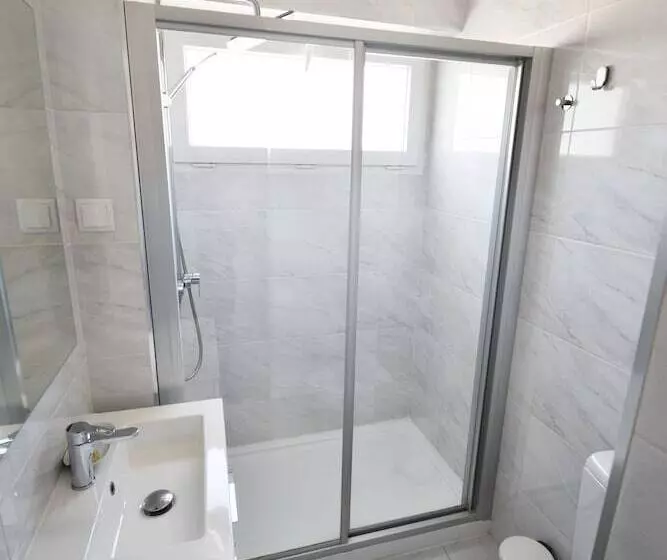 پانسیون Jr Studios & Suites I Rius I