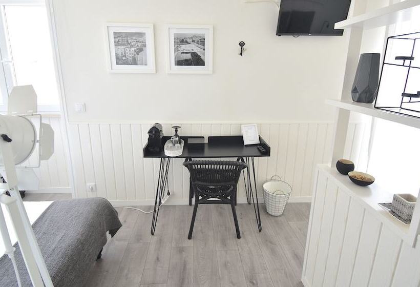 پانسیون Jr Studios & Suites I Rius I