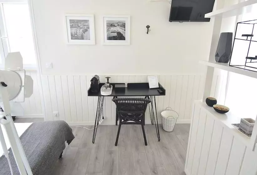 پانسیون Jr Studios & Suites I Rius I