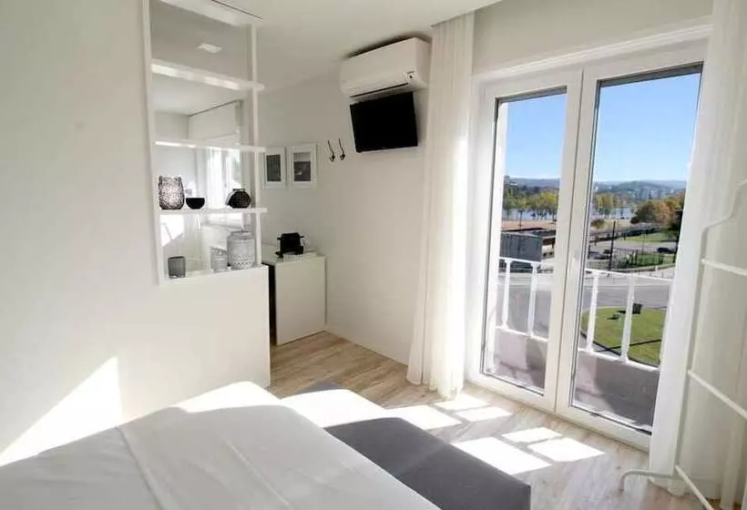 پانسیون Jr Studios & Suites I Rius I