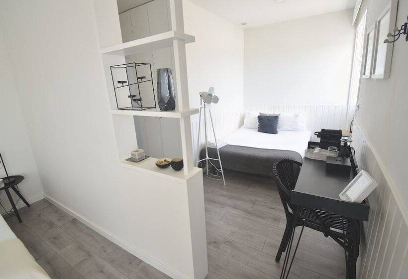 پانسیون Jr Studios & Suites I Rius I