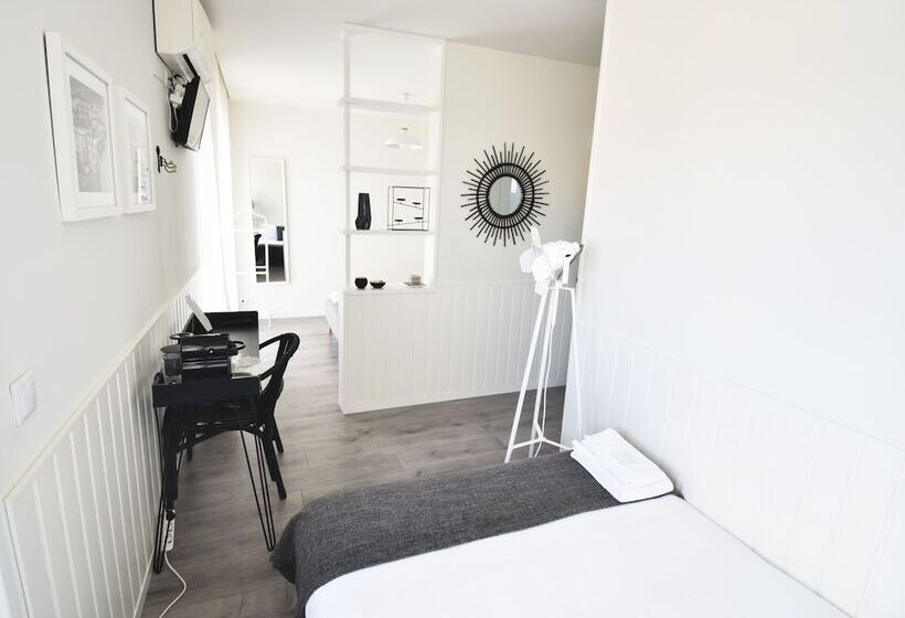 پانسیون Jr Studios & Suites I Rius I