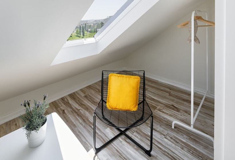 پانسیون Jr Studios & Suites I Rius I